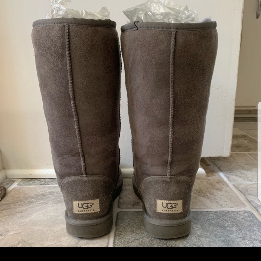 ISO Classic Tall gray UGGS